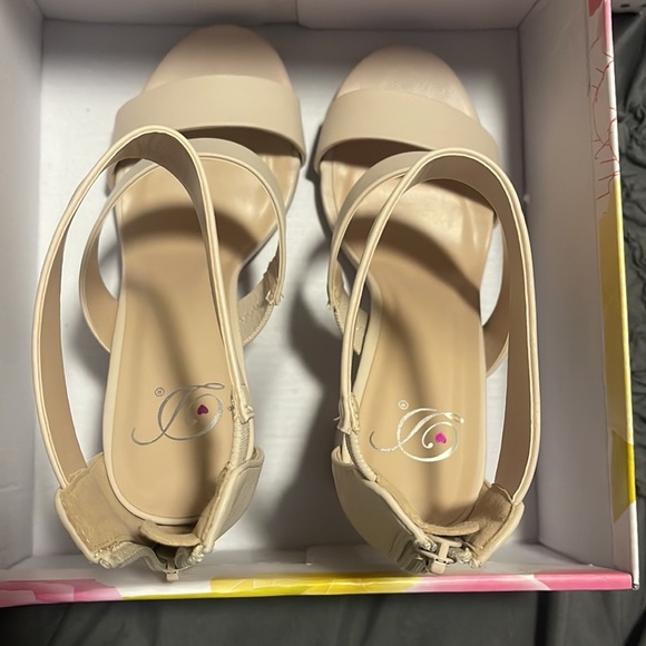 Dollhouse. NIB Nude pumps - Picture 1 of 5